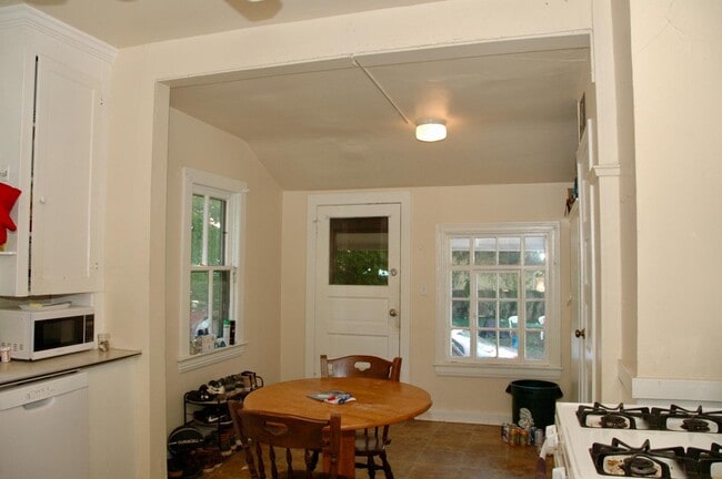 Building Photo - 145 Fuller Ave SE