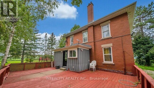 Photo du bâtiment - 8731 Wellington Rd 124