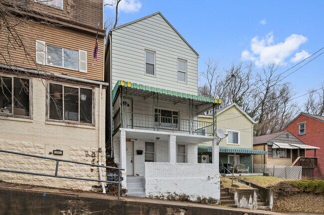Building Photo - Spacious 2 Bedroom, 1 Bath Home in Sharpsb...