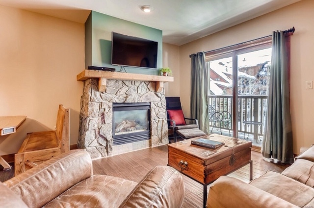 Fireplace Area - 20 Hunki Dori Ct