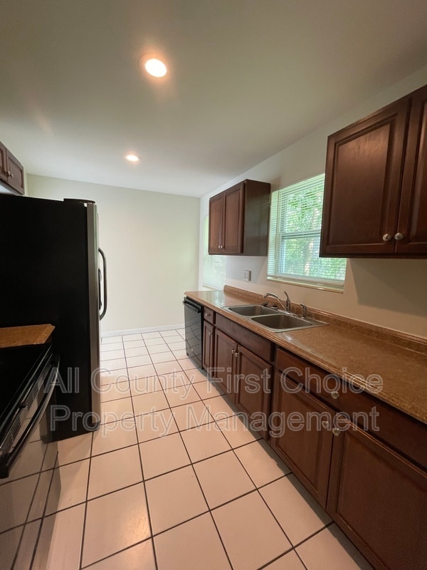 Building Photo - 1455 Overlea St