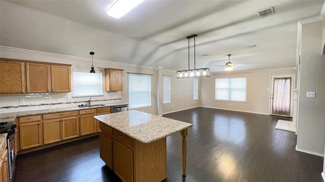 Building Photo - 629 Soledad Rd
