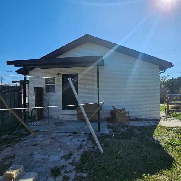 Building Photo - 4 Sandy Ln