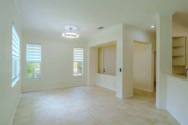 Building Photo - 5733 NW 119th Dr