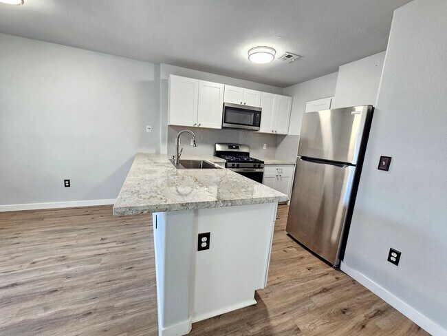 Building Photo - Sparks - Kendall Creek Townhome Available ...