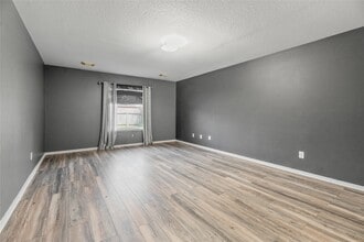 Building Photo - 9331 Carmalee St