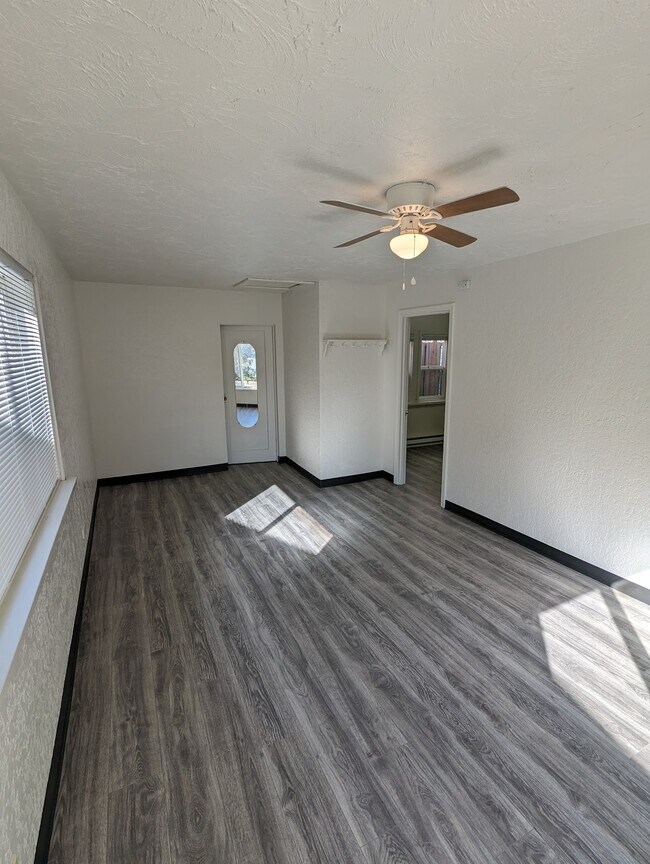 Foto del edificio - 615 Division St NW