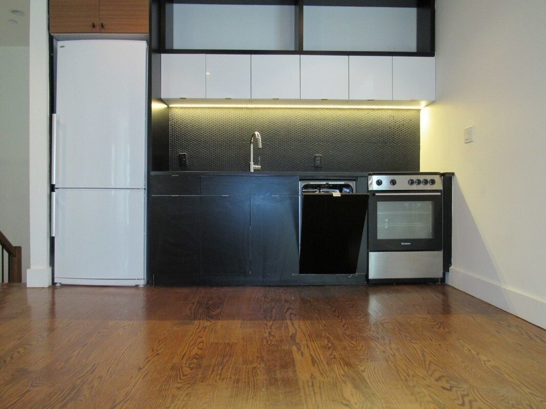 Primary Photo - 150 Winthrop St