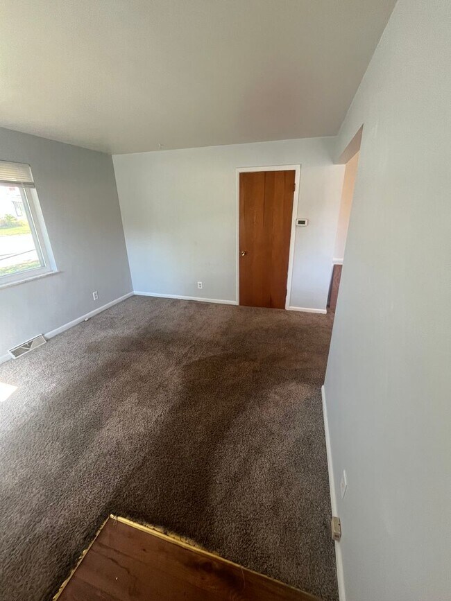 Foto del edificio - One Bedroom In Deer Park!