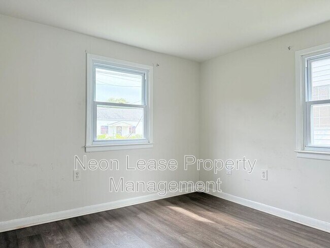 Foto del edificio - 745 Clarence St