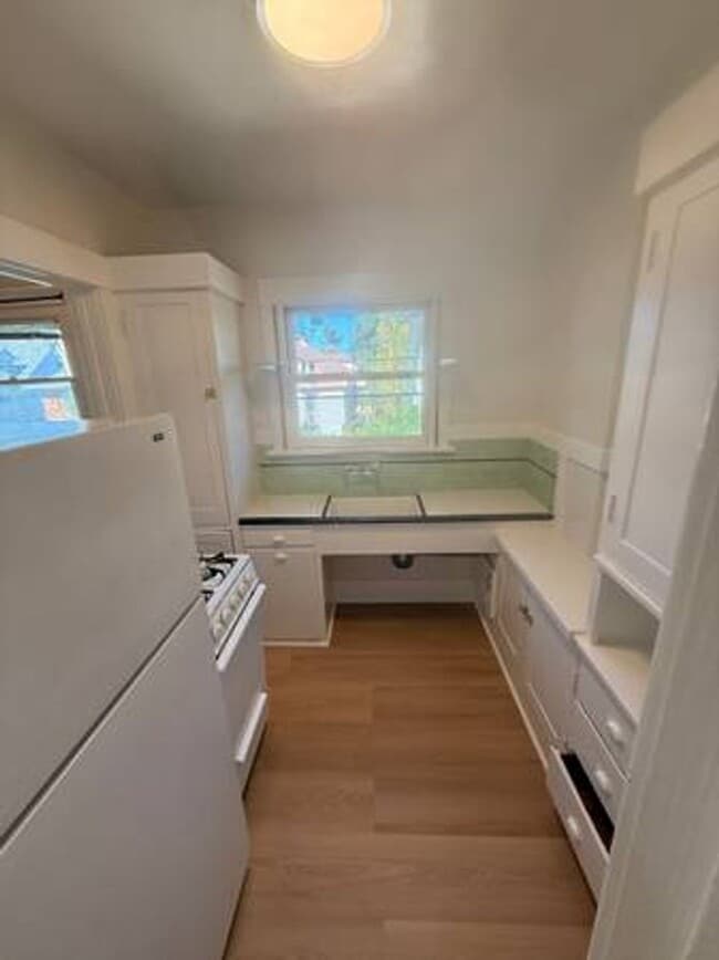 Building Photo - Great location and is just off the main St...