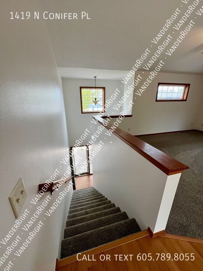 Foto del edificio - 1419 N Conifer Pl