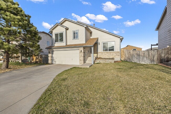 Building Photo - Convenient, Comfortable, and Close to Fort Carson and I-25! – 3BR Tri-Level in Colorado Springs!