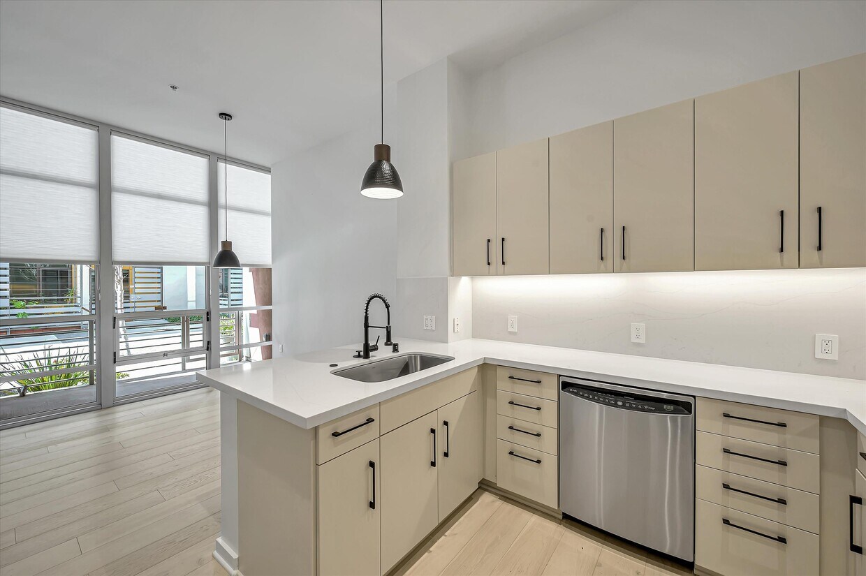 Foto principal - 325 Berry St