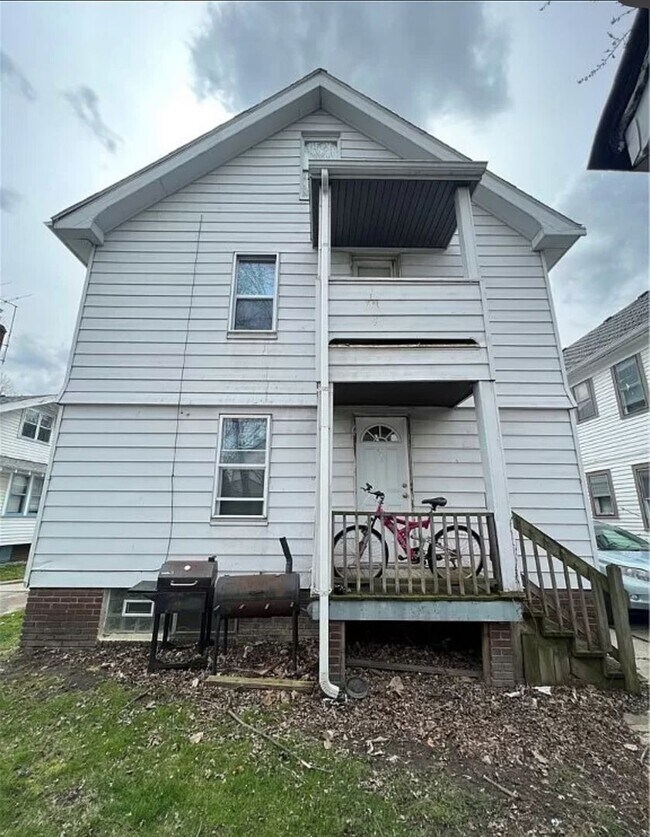 Building Photo - 15813 Grovewood Ave