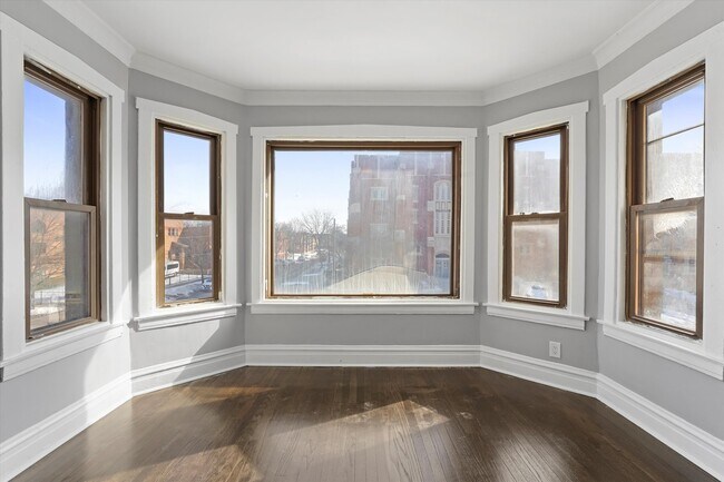 Foto del edificio - 1141 W 81st St