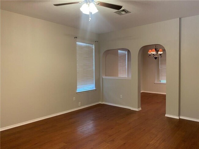 Building Photo - 1309 Diner Dr