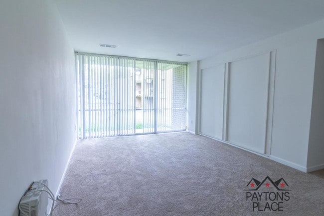 Foto del edificio - 7959 Riggs Rd #2