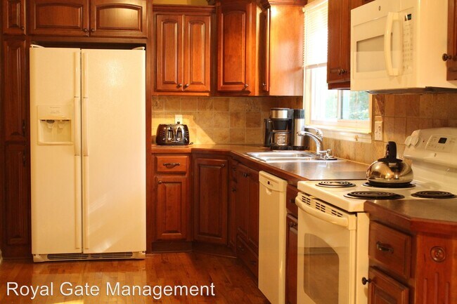 Building Photo - 3 br, 2.5 bath House - 9423 Connell Drive