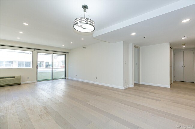 Foto del edificio - 88 Cutter Mill Rd