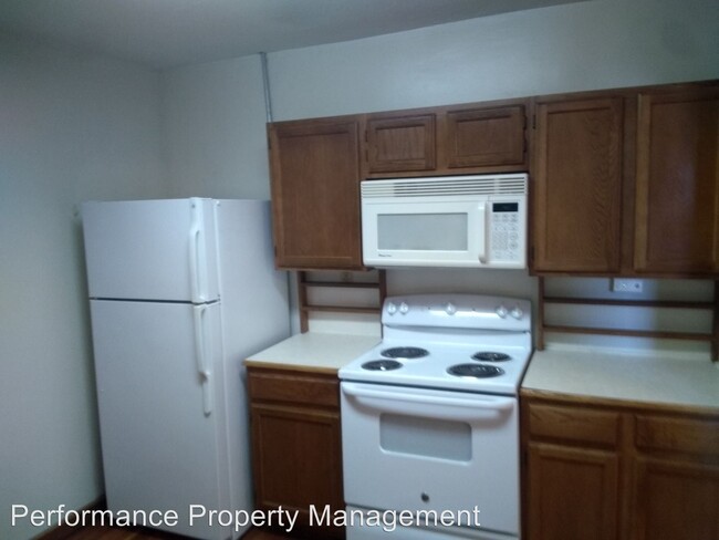 Building Photo - 327 S 11th St