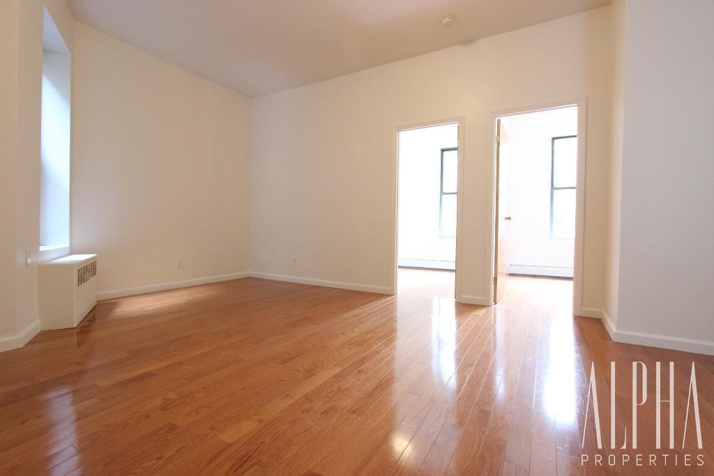 Primary Photo - 231 Henry St