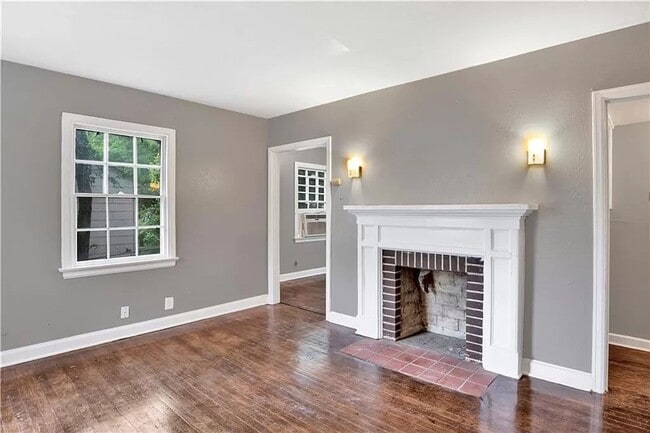 Building Photo - Newly Remodeled 2 Bedroom | 1 Bathroom