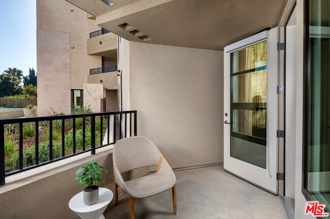 Foto del edificio - 7566 Sunset Blvd