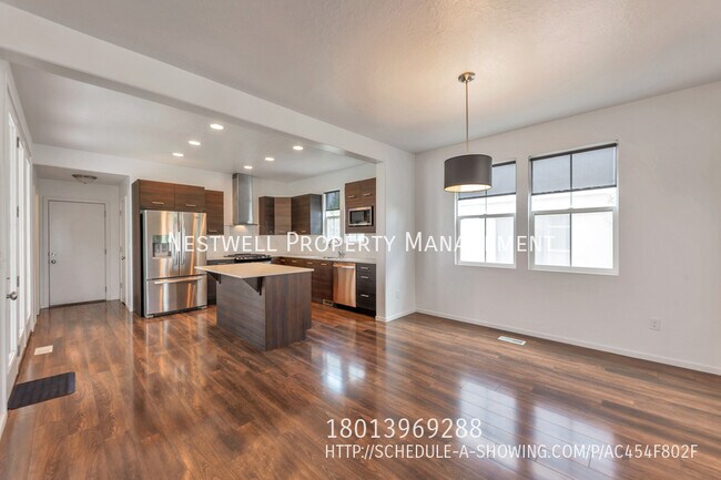 Building Photo - Fantastic Modern Solar Home in Daybreak