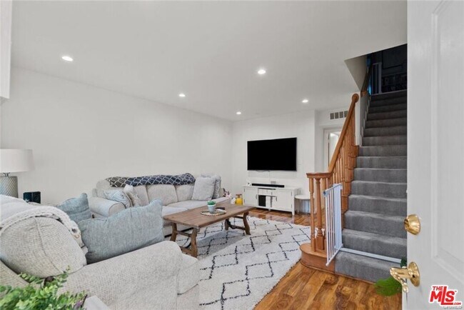 Foto del edificio - 6252 Morse Ave