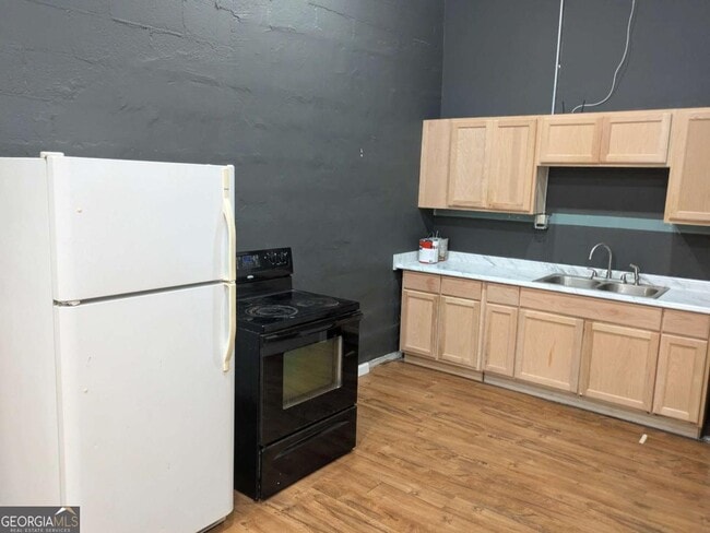 Building Photo - 242 N 5th Ave