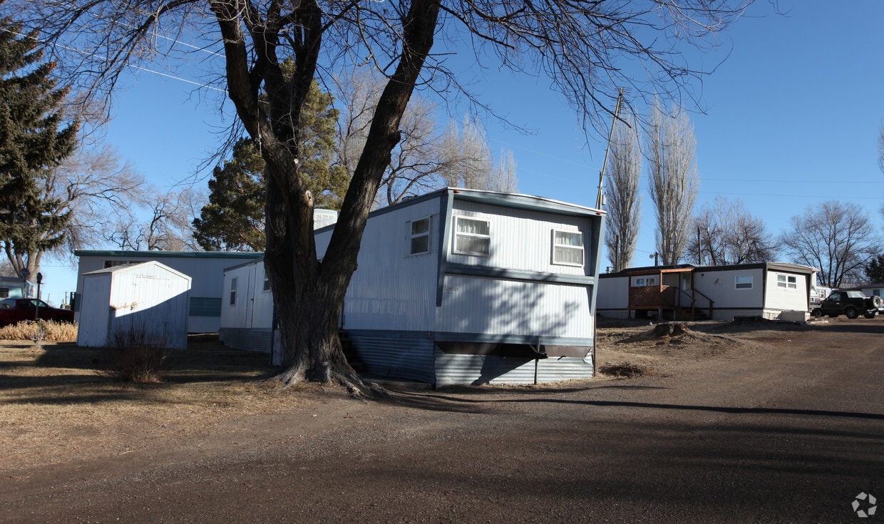 Overlook Trailer Village Apartments in Burley, ID