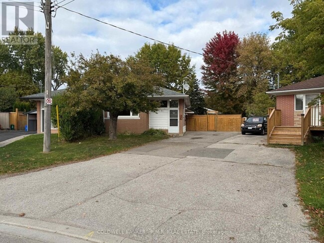 Building Photo - 275 Silverbirch Dr