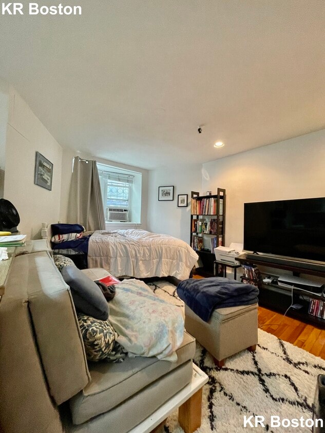 Primary Photo - 52 Westland Ave