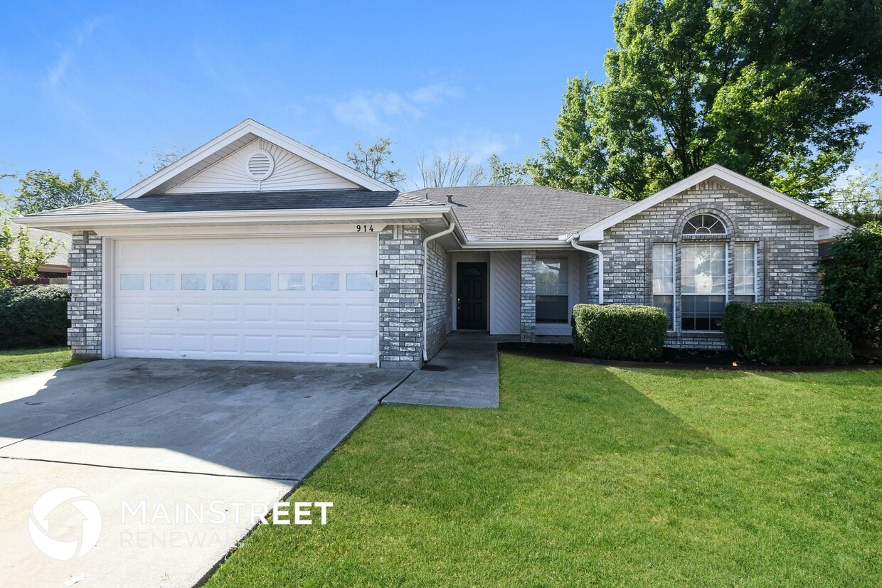 Foto principal - 914 Pierce Arrow Dr