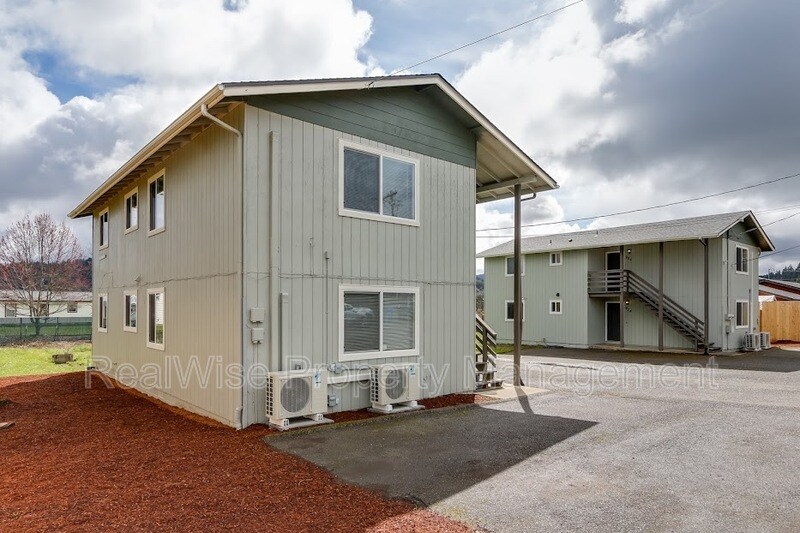 902 S Comstock Rd, Sutherlin, OR 97479 Condo for Rent in Sutherlin