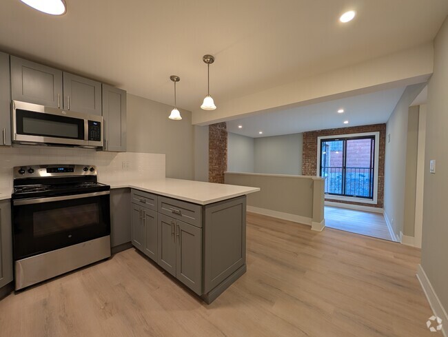 Building Photo - 1214 N La Salle Dr