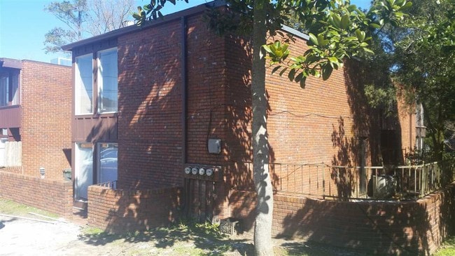 Building Photo - 220 Belmont Rd