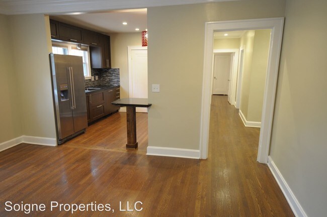 Building Photo - 1114 W 49th St