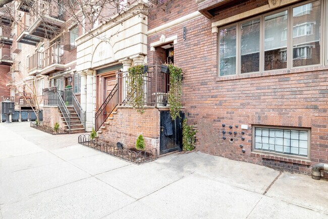 Foto del edificio - 800 Bedford Ave