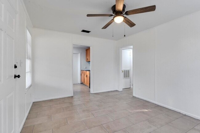 Building Photo - 1613 Hernando Dr