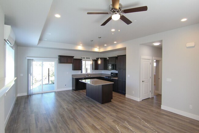 Foto del edificio - Modern Home!