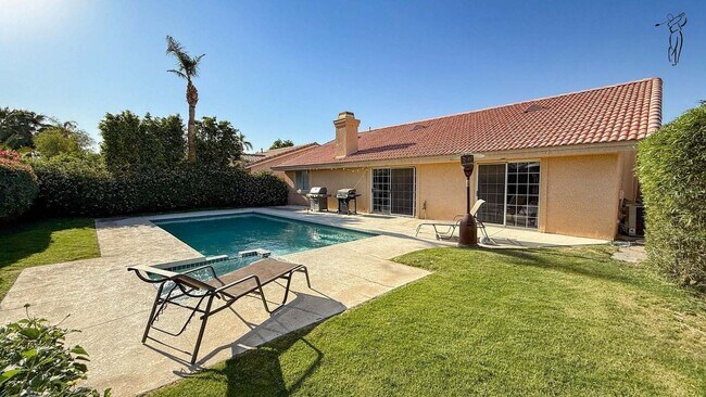 Foto del edificio - 78835 Lowe Dr