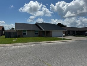 Building Photo - 907 Lee Ct