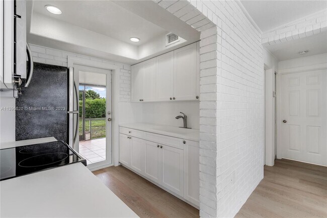 Building Photo - 10041 SW 45th St