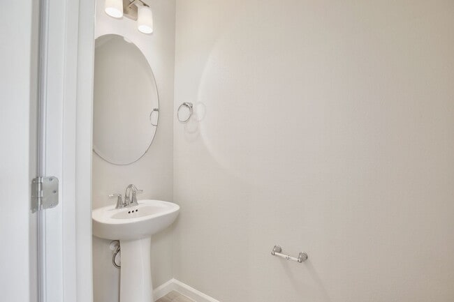 Building Photo - Brand-New 3/2.5 Modern Townhome in Gated T...