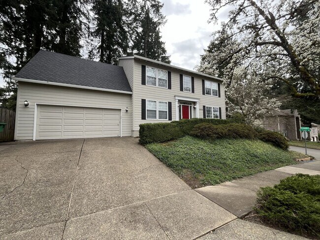 Foto del edificio - Stunning 4BR Home with Formal Living & Dining, Office & Gourmet Kitchen