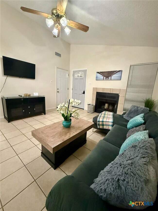 Foto del edificio - 907 Haynes Dr