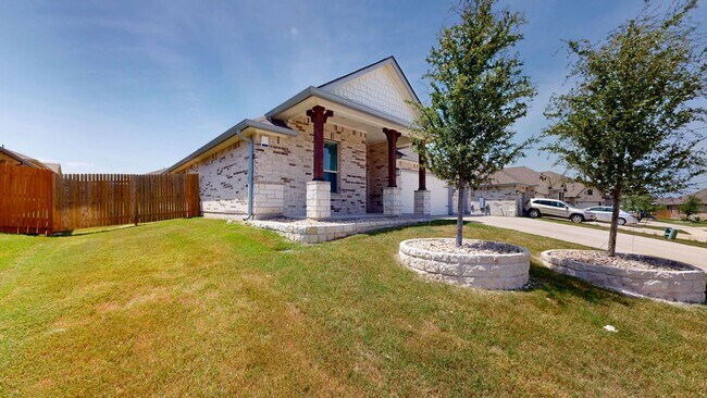 Foto del edificio - CHECK OUT THIS 4 BEDROOM, 2 BATH, 3 CAR GARAGE HOME IN HARKER HEIGHTS!