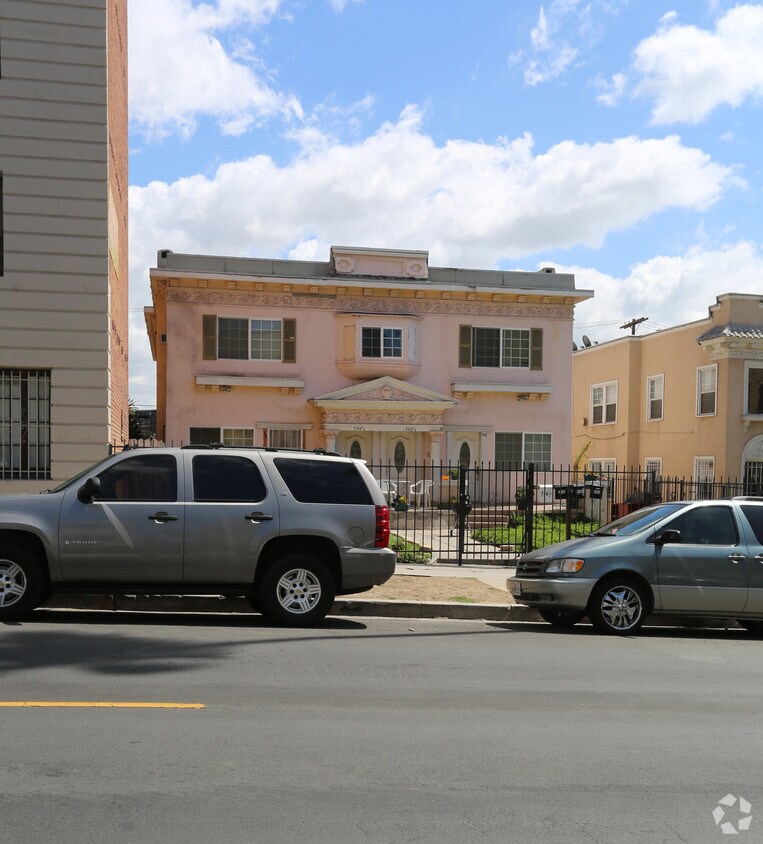 Building Photo - 744 S New Hampshire Ave